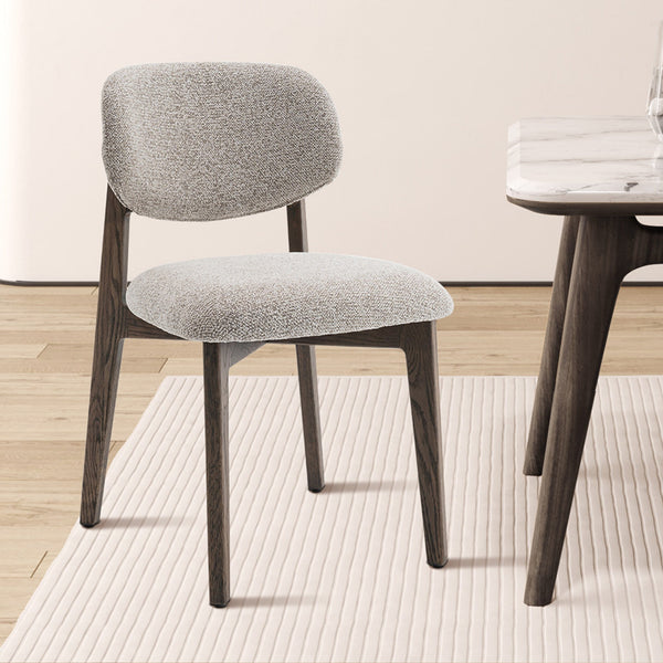 CARMEN Chaise en tissu beige et chêne massif foncé