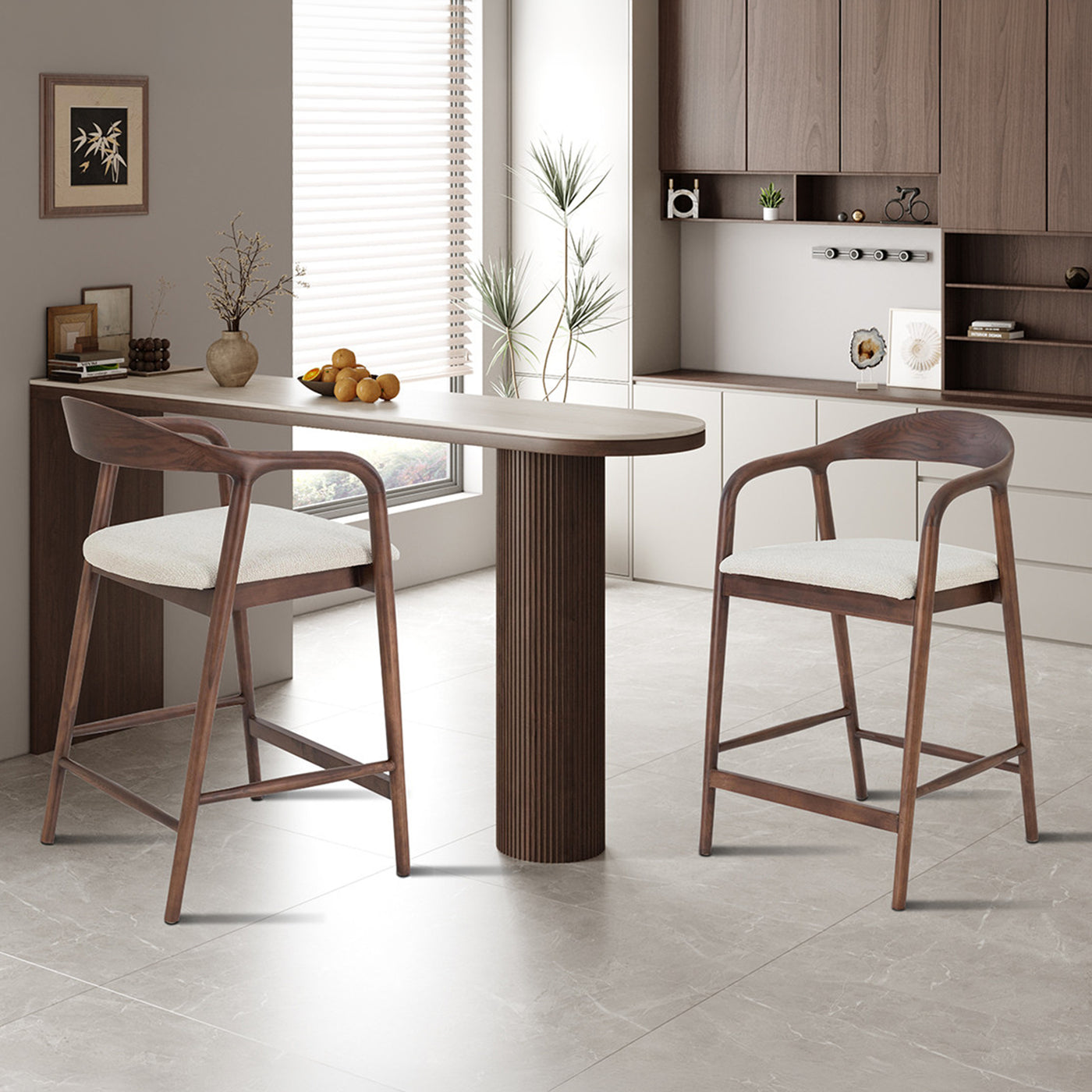 CLAIRE Tabouret en tissu beige piètement en bois massif foncé