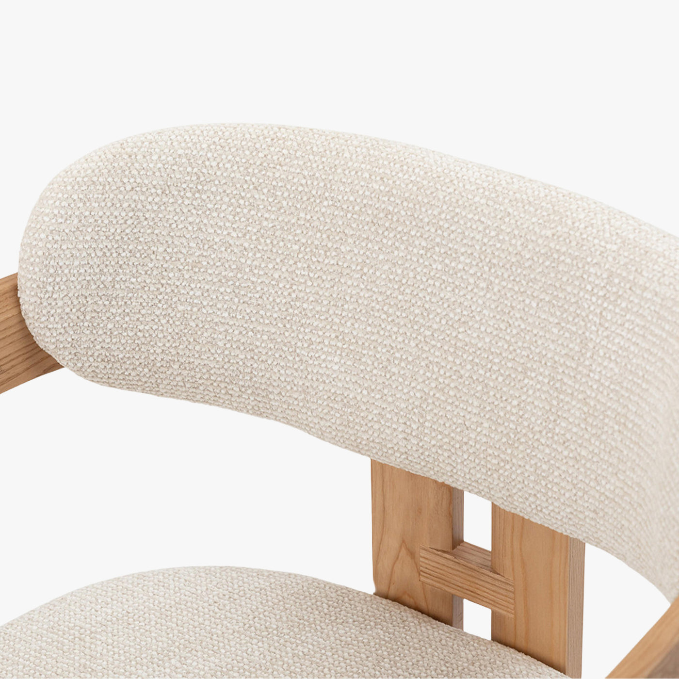 tabouret en tissu beige avec pieds en chêne massif couleur bois clair