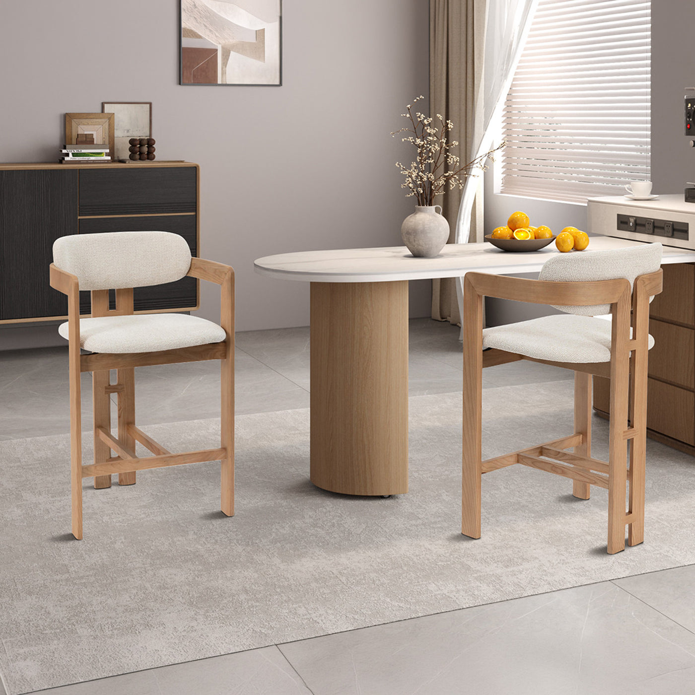 tabouret en tissu beige avec pieds en chêne massif couleur bois clair
