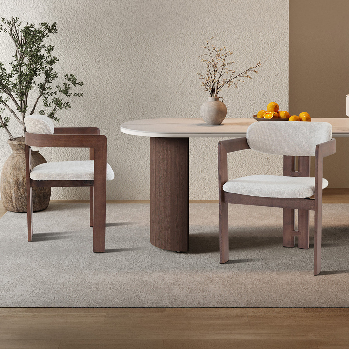 lot de 2 chaises de repas en tissu beige avec pieds en chêne massif couleur bois foncé