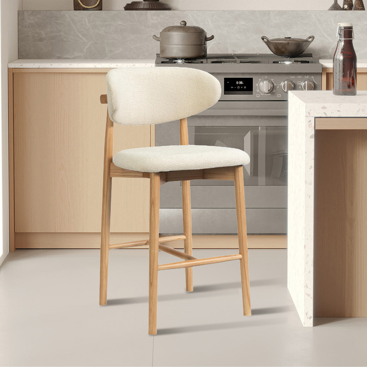 lot de 2 tabourets en tissu beige avec piètement en chêne massif couleur bois clair