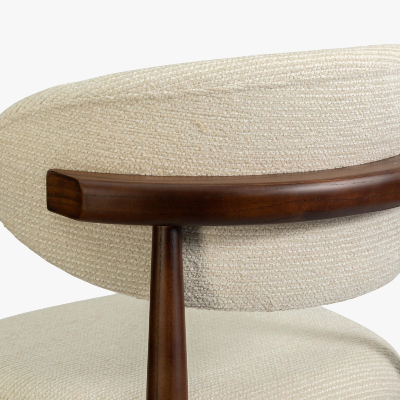 lot de 2 tabourets en tissu beige avec piètement en chêne massif couleur bois foncé
