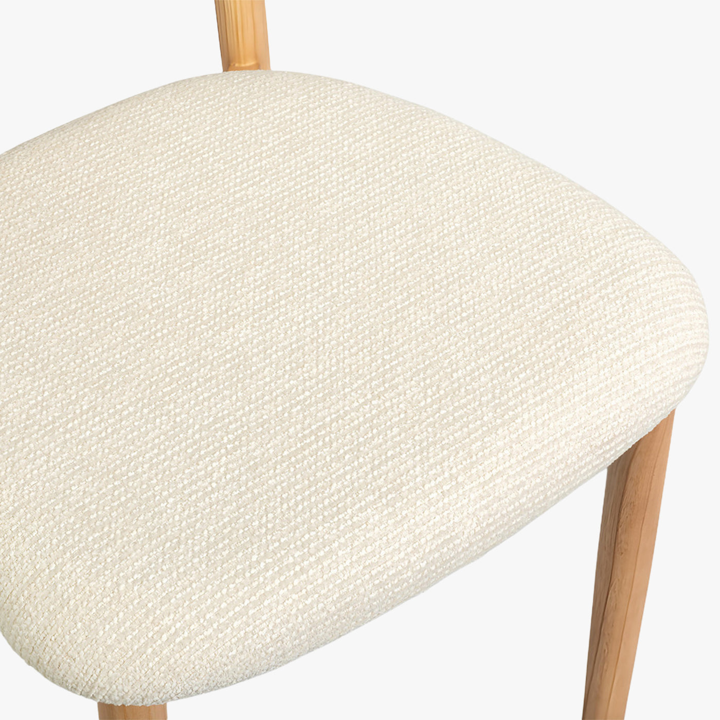 lot de 2 chaises en tissu beige avec piètement en chêne massif couleur bois clair