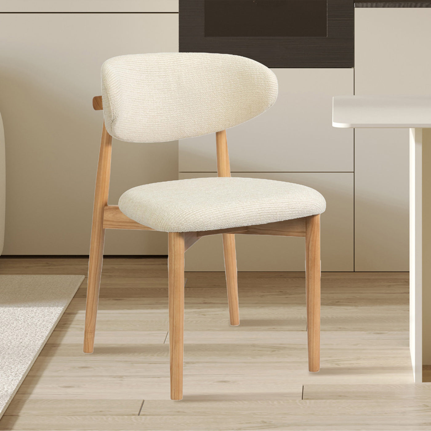 lot de 2 chaises en tissu beige avec piètement en chêne massif couleur bois clair