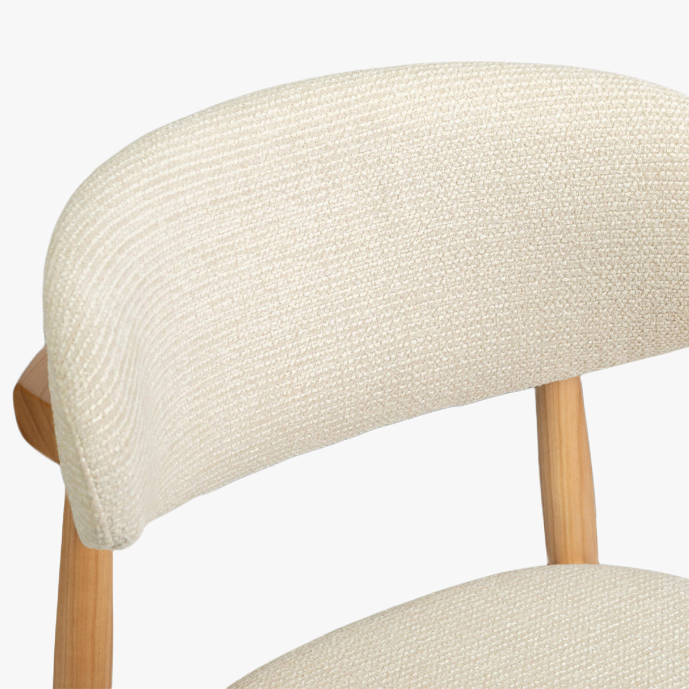 lot de 2 chaises en tissu beige avec piètement en chêne massif couleur bois clair
