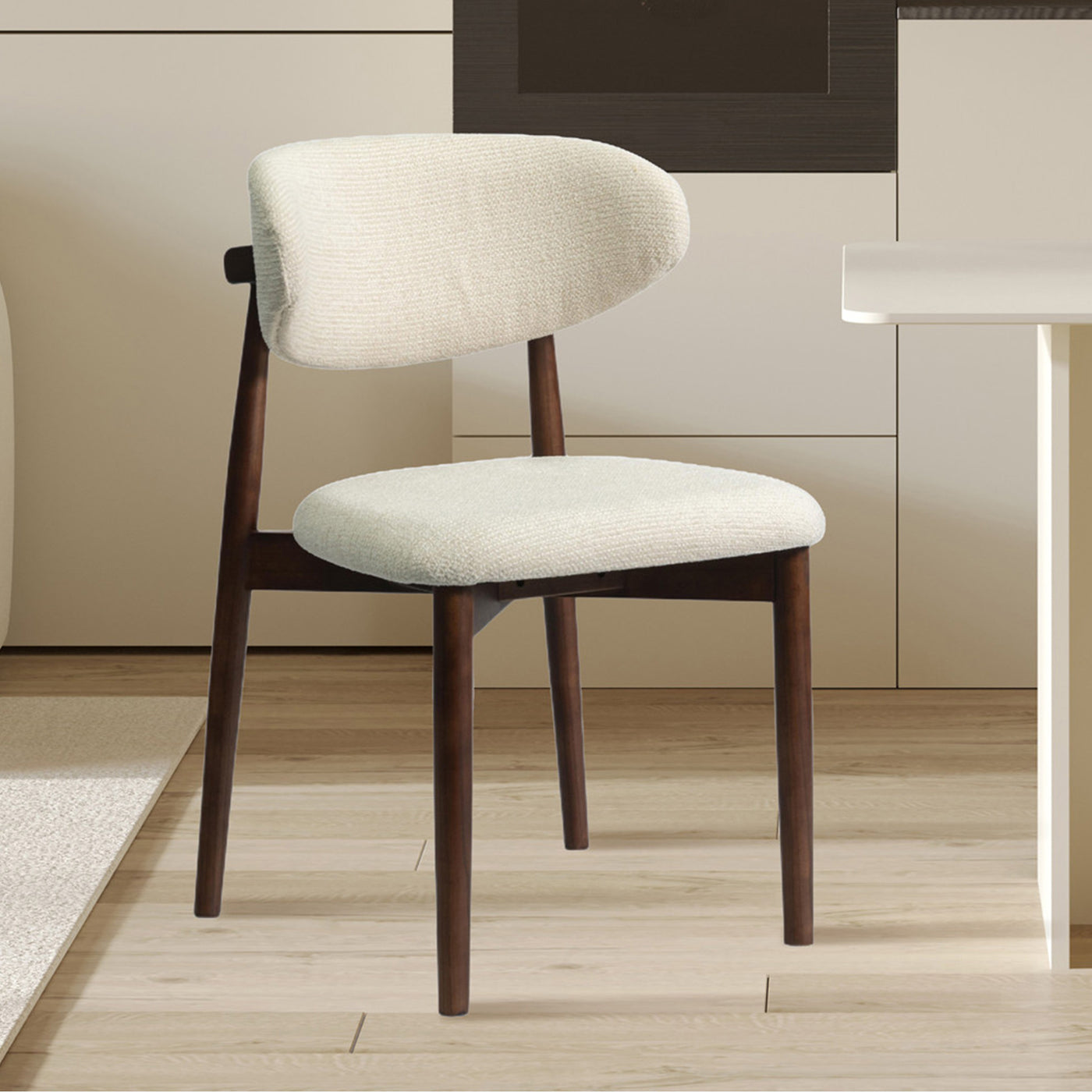 lot de 2 chaises en tissu beige avec piètement en chêne massif couleur bois foncé