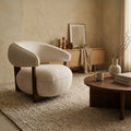 MAEL Fauteuil en tissu texturé blanc écru pieds en bois foncé