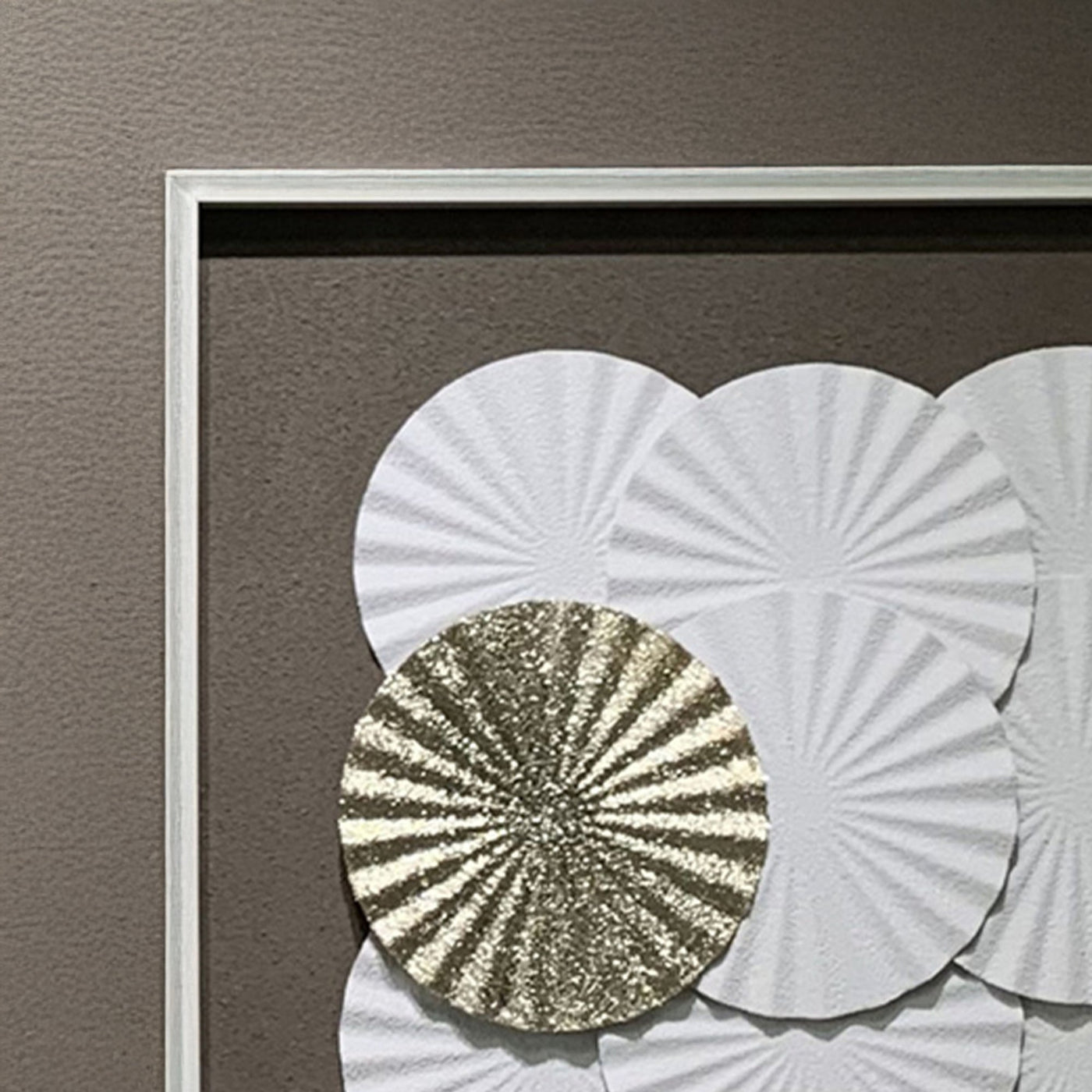 ANELIA Tableau peinture à l'huile relief rond blanc et doré cadre aluminium - 50x50 cm - Tableaux - Mobilier Deco