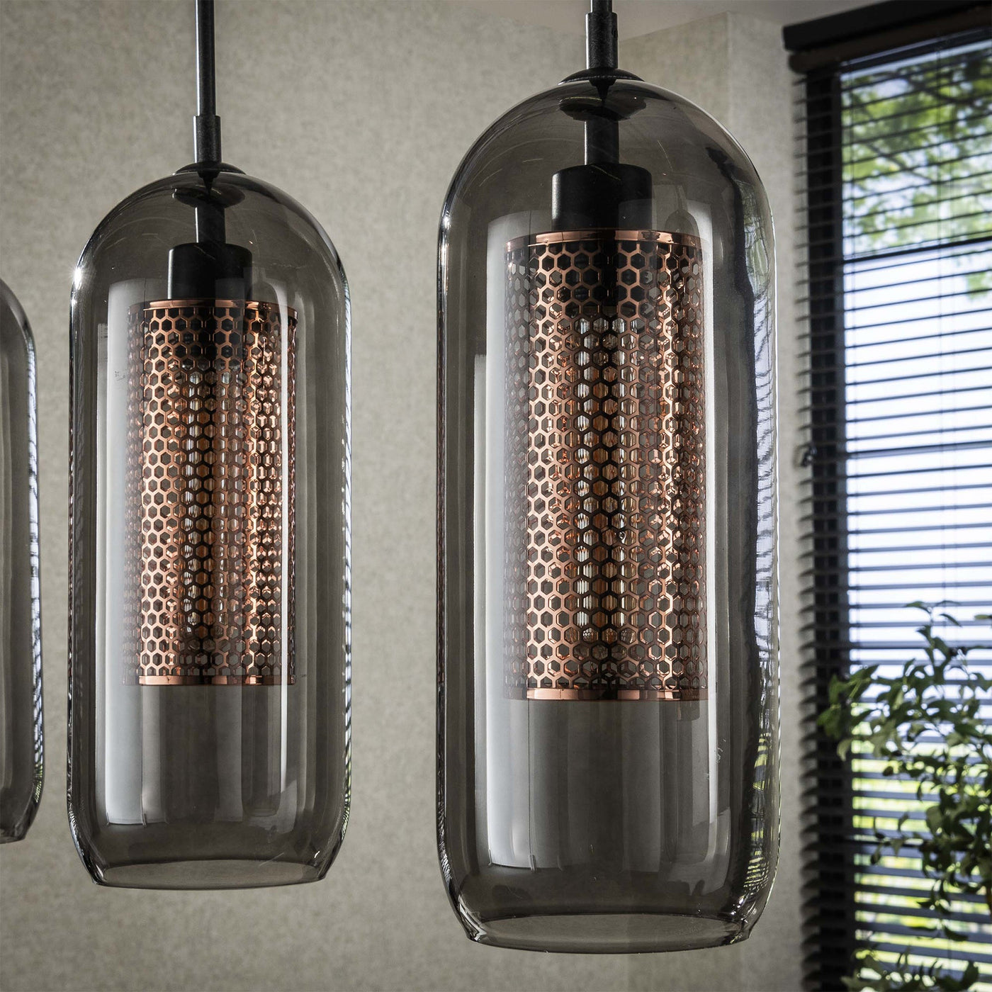 AYLI XL Suspension 4 lampes ajustables en verre fumé et métal noir 105x150 cm - Luminaires - Mobilier Deco