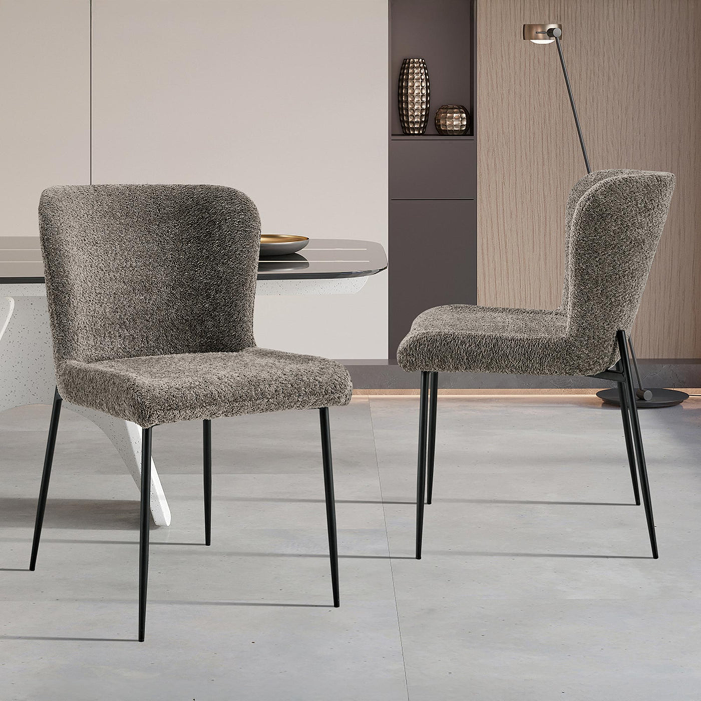 AZEL Lot de 2 chaises tissu bouclette taupe piètement métal noir - Chaise de repas - Mobilier Deco