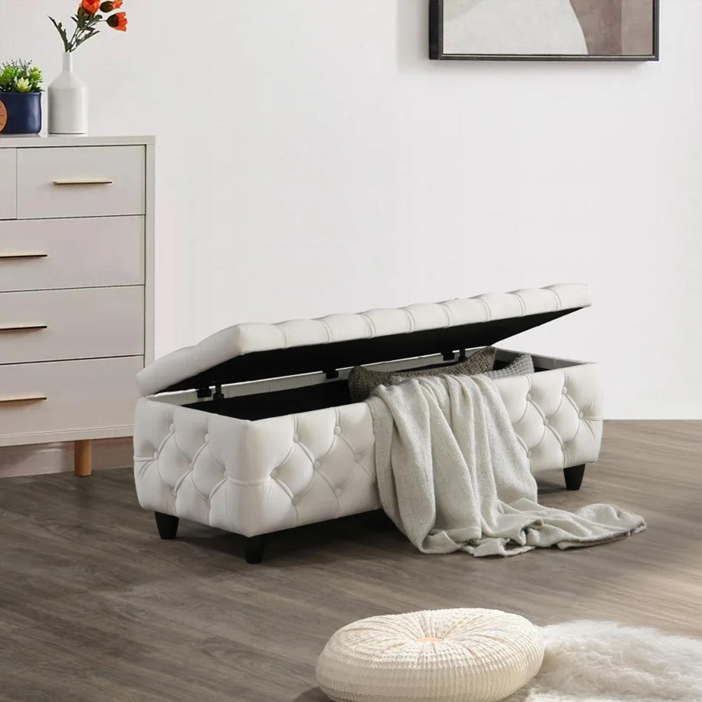 CASTRIA Banquette coffre capitonné en velours écru - Banquettes - Mobilier Deco