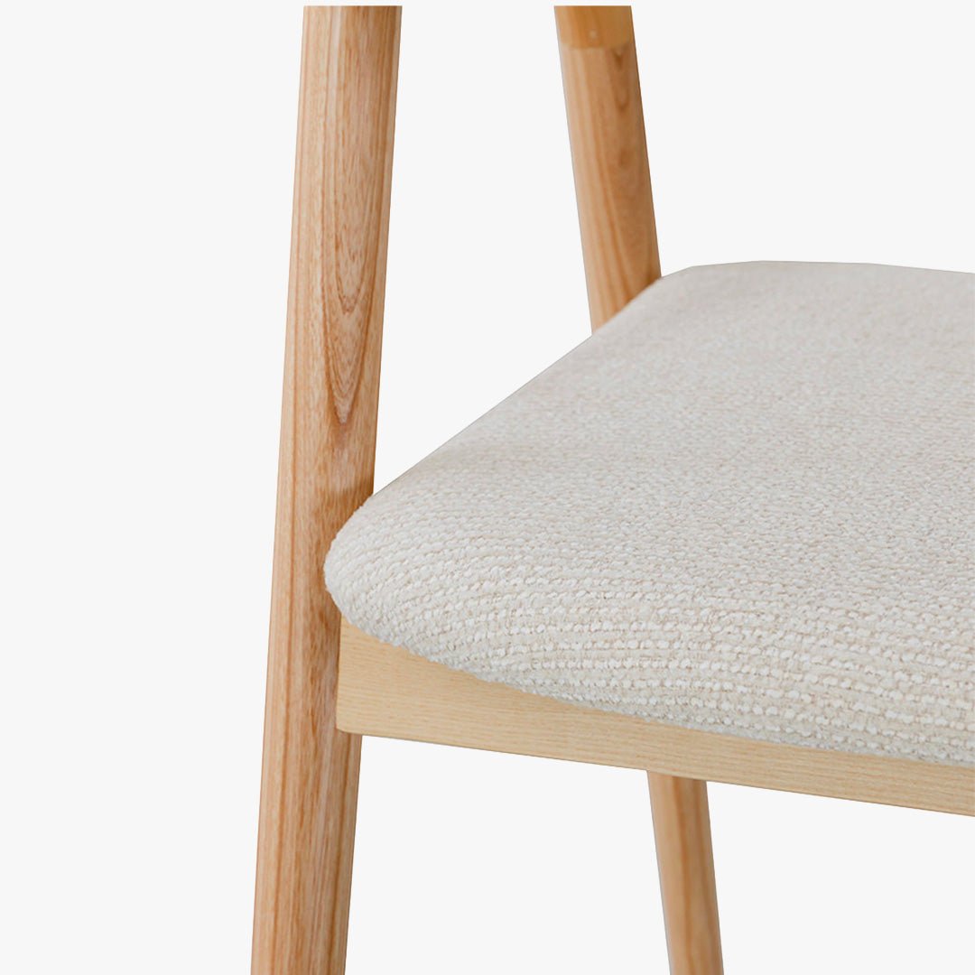CLAIRE Chaise en tissu beige piètement en bois clair - Chaise de repas - Mobilier Deco
