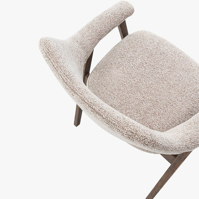 CORALIE Chaise en tissu beige pieds chêne massif foncé