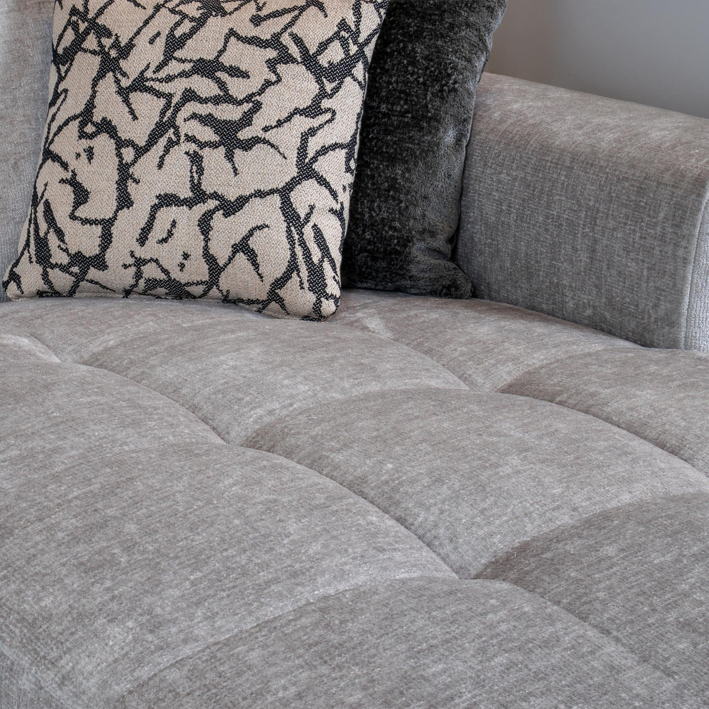 CYNDA Canapé d'angle en tissu capitonné gris - Angle droit - Canapés d'angle - Mobilier Deco