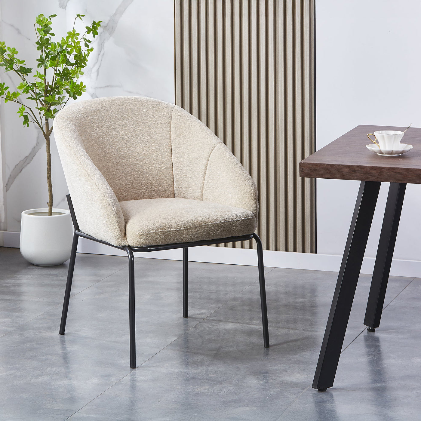 ESMA Chaise en tissu beige pieds en métal noir - Chaise de repas - Mobilier Deco