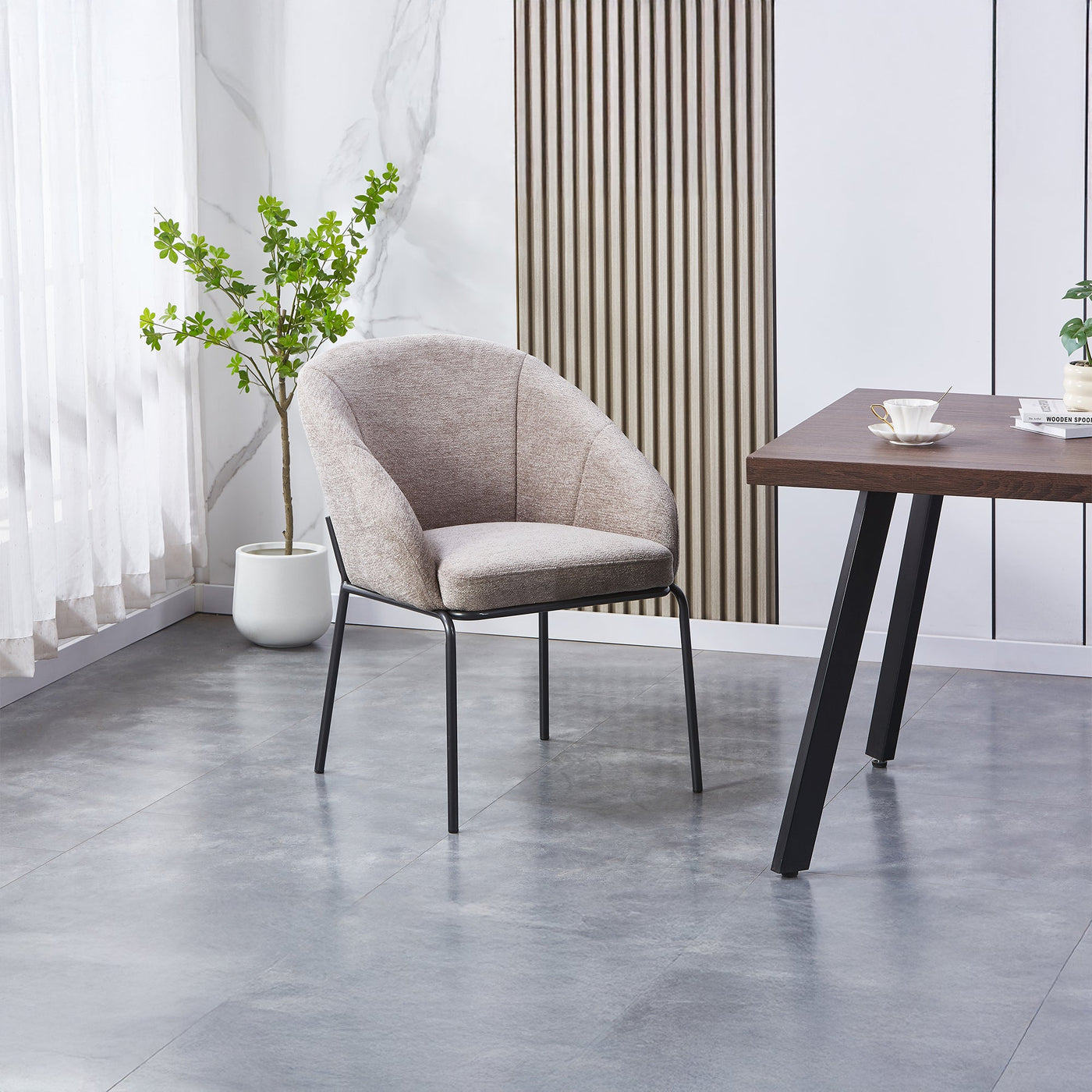 ESMA Chaise en tissu taupe pieds en métal noir - Chaise de repas - Mobilier Deco