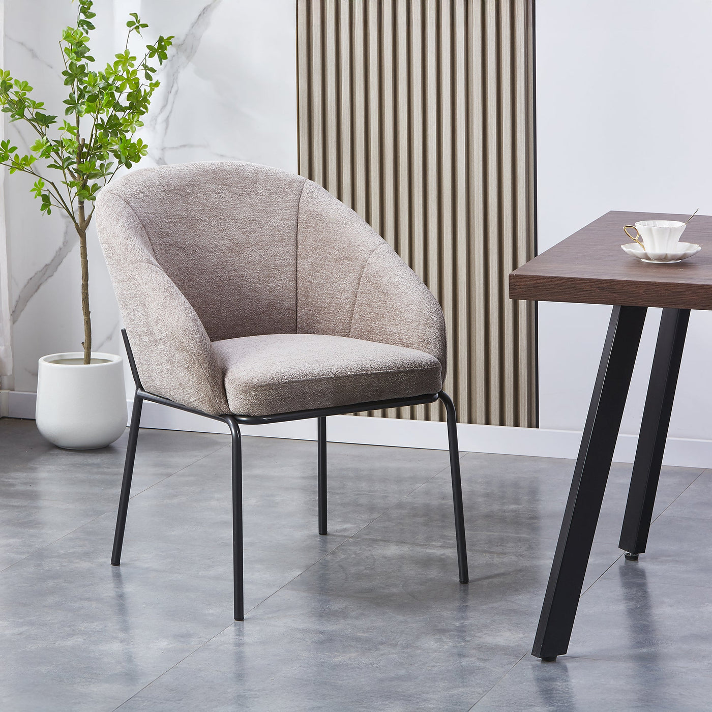 ESMA Chaise en tissu taupe pieds en métal noir - Chaise de repas - Mobilier Deco
