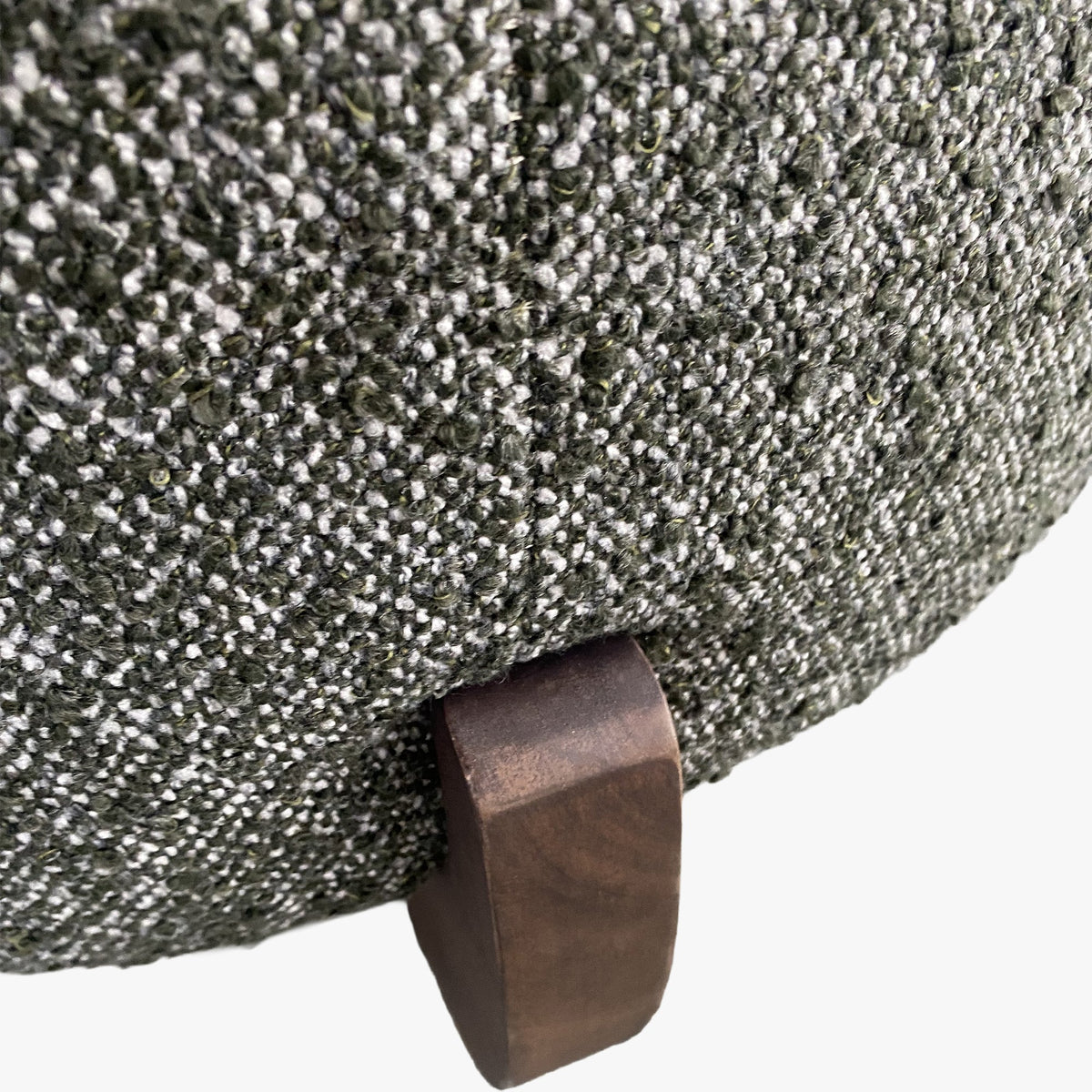 ESTER Fauteuil en tissu texturé vert pieds en bois foncé - Fauteuils - Mobilier Deco