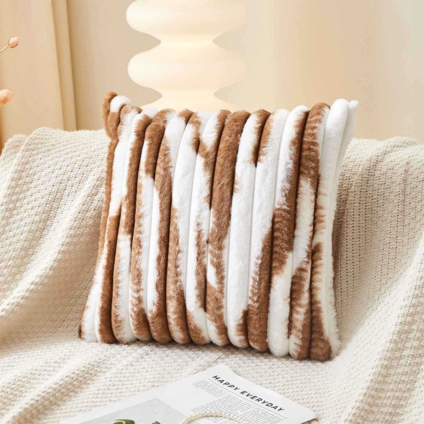 EVELYA Coussin carré en tissu côtelé camel et blanc 43x43 cm - Coussins - Mobilier Deco