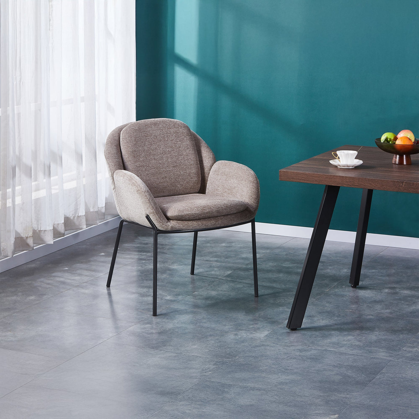 EYLA Chaise en tissu taupe pieds en métal noir - Chaise de repas - Mobilier Deco