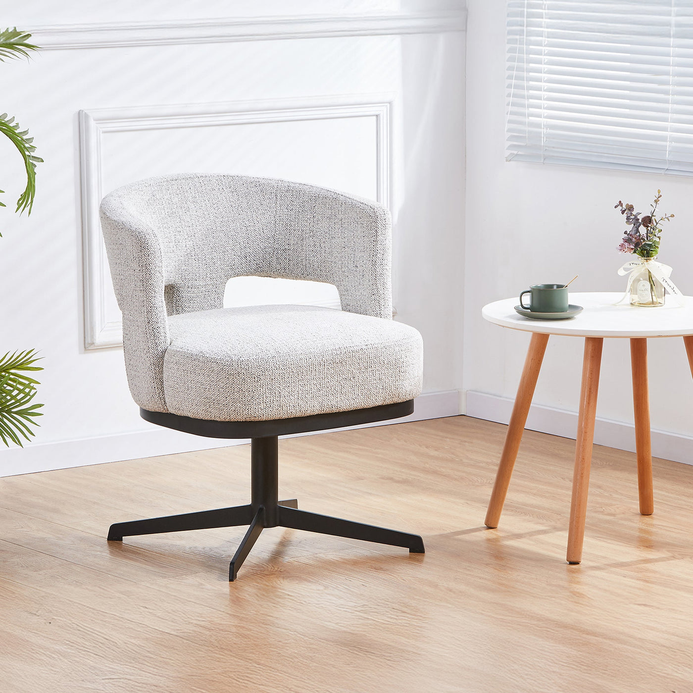 HAVA Chaise pivotante en tissu gris clair pieds en métal noir - Chaise de repas - Mobilier Deco