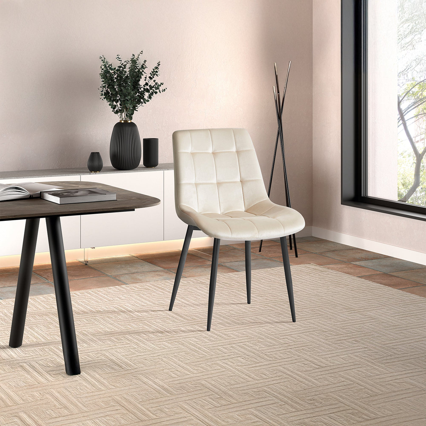 JEYA Lot de 2 chaises en velours beige pieds en métal noir - Chaise de repas - Mobilier Deco