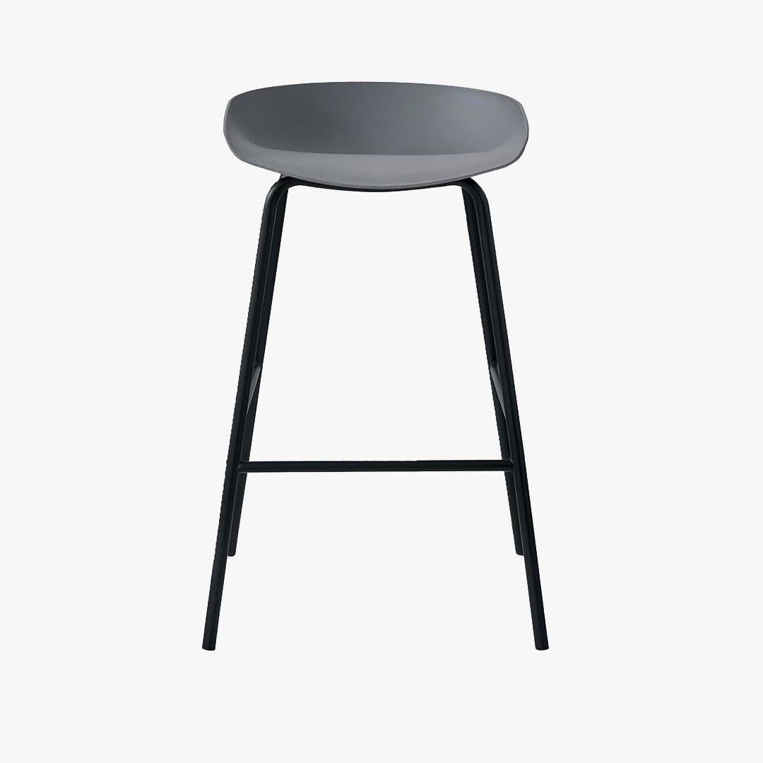 LEVIA Lot de 4 tabourets en plastique gris piètement métal noir - Tabourets - Mobilier Deco