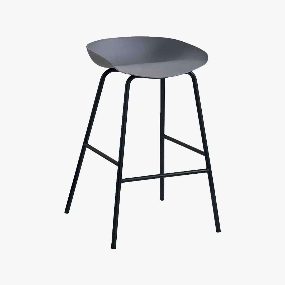 LEVIA Lot de 4 tabourets en plastique gris piètement métal noir - Tabourets - Mobilier Deco