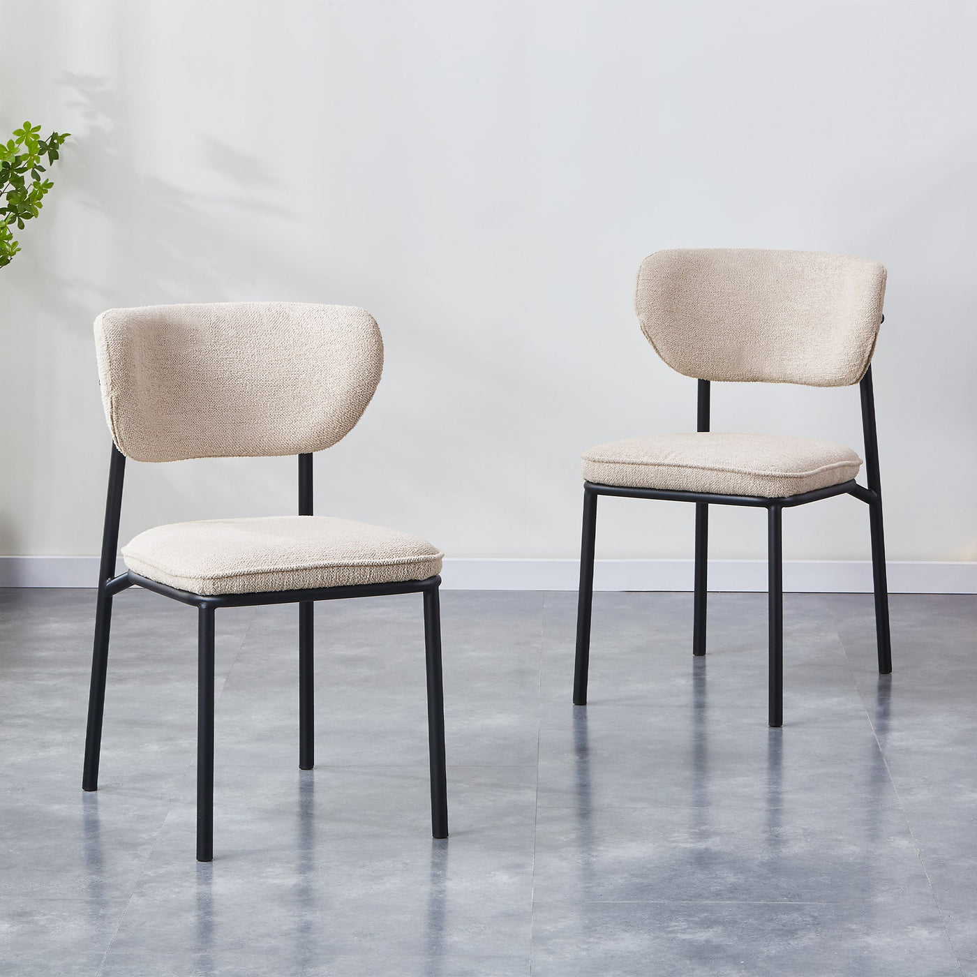MILA NOIR Lot de 2 chaises en tissu beige piètement en métal noir - Chaise de repas - Mobilier Deco