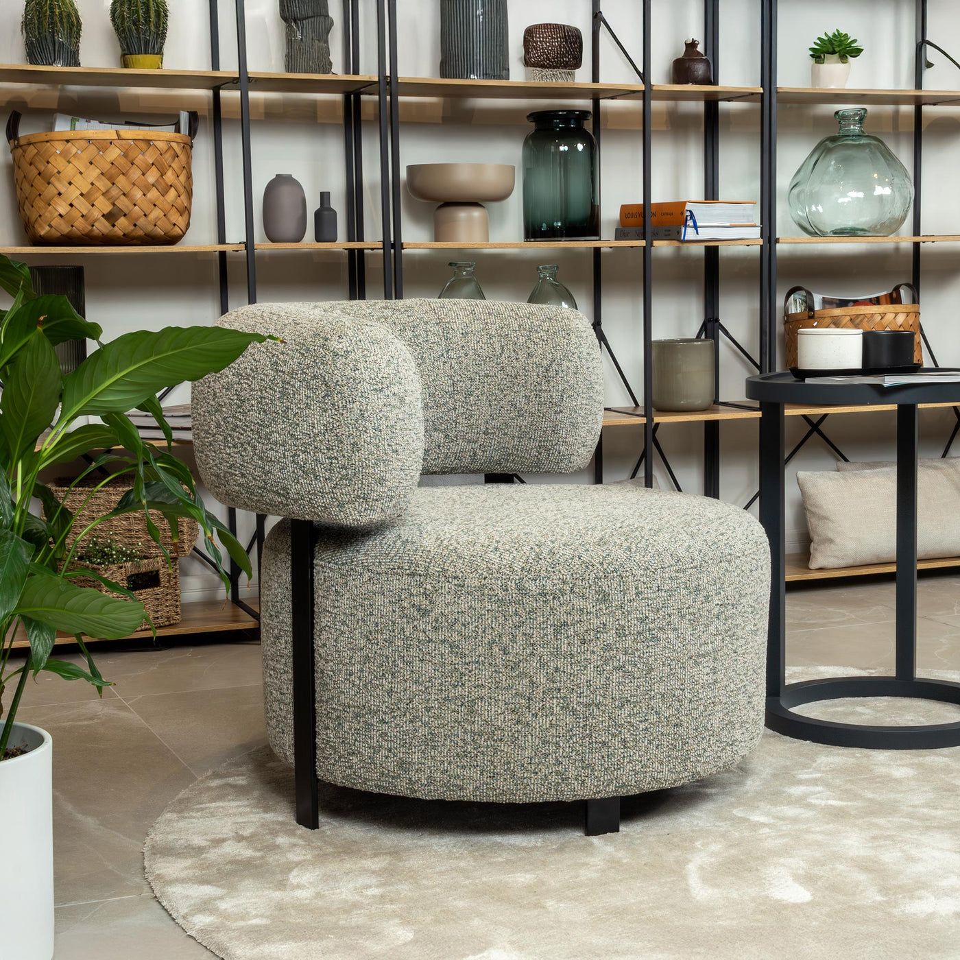 NAYA Fauteuil design en tissu vert et métal noir - Fauteuils - Mobilier Deco