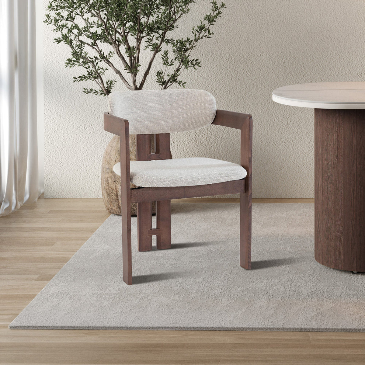 SANDRA Lot de 2 chaises de repas en tissu beige pieds en chêne massif foncé - Mobilier Deco