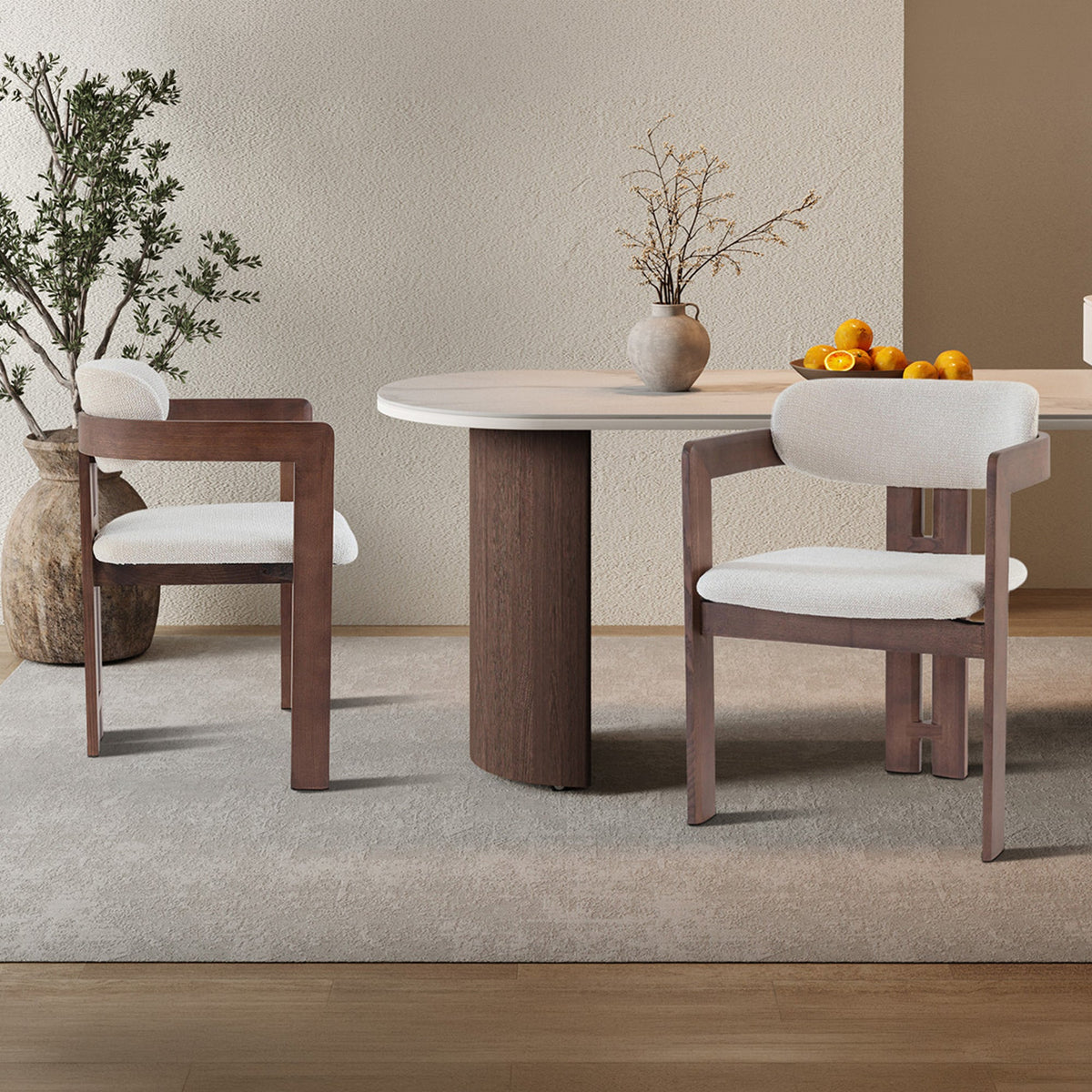 SANDRA Lot de 2 chaises de repas en tissu beige pieds en chêne massif foncé - Mobilier Deco