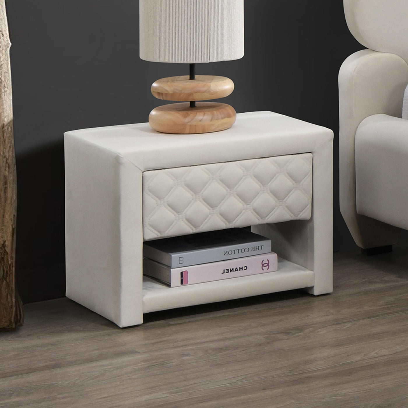 SHERRY Table de chevet 1 tiroir et 1 niche en velours écru - Table de chevet - Mobilier Deco