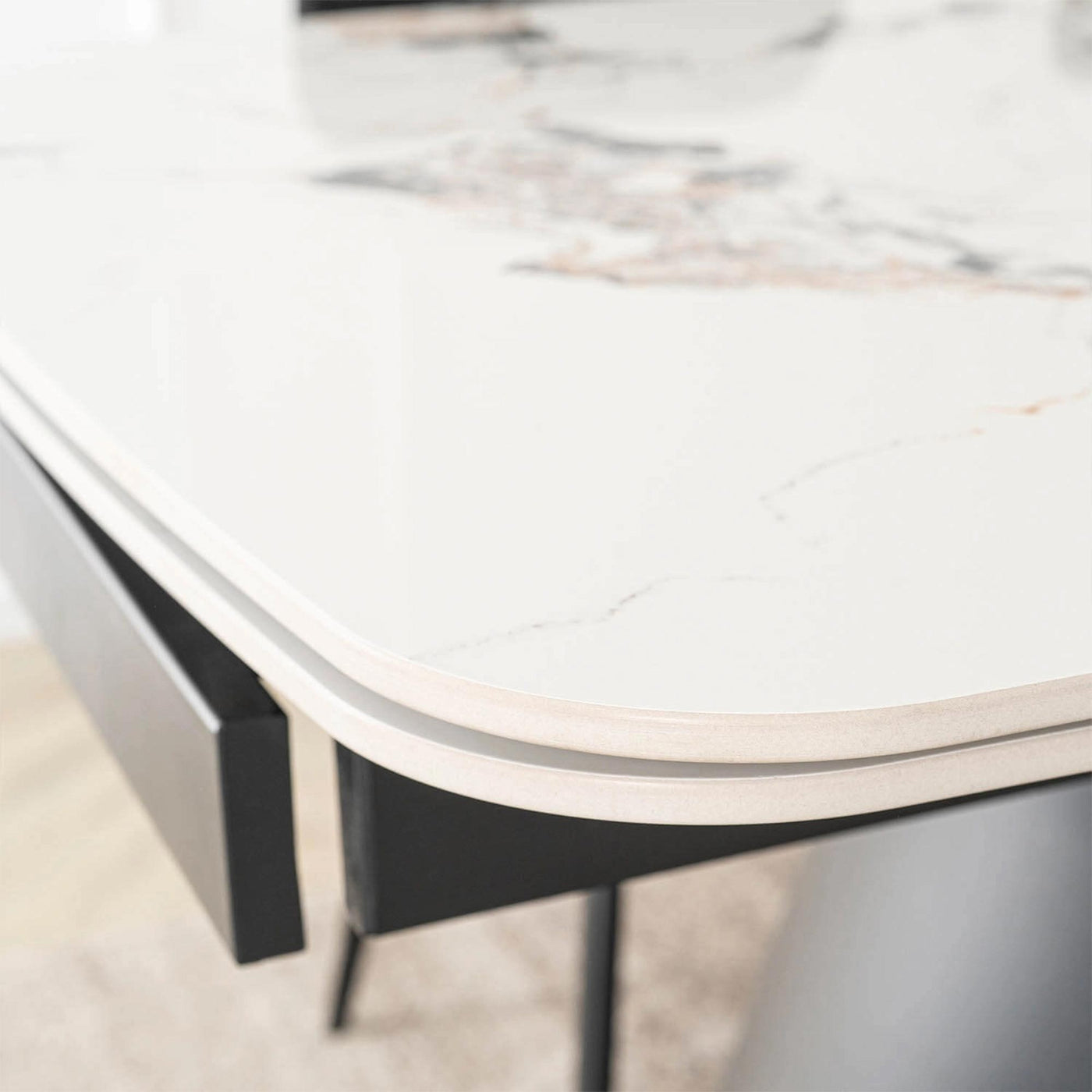 table à manger extensible 160-240 cm avec plateau en céramique couleur marbre blanc et piètement en métal