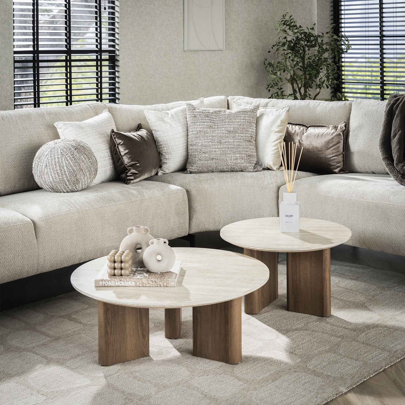 TIANA ROND Lot de 2 tables basses rondes en céramique beige pieds couleur chêne - Table basse - Mobilier Deco