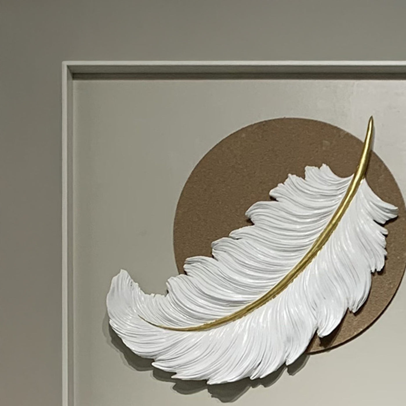 TIYA Tableau peinture à l'huile beige plume en relief cadre en aluminium - 50x50 cm - Tableaux - Mobilier Deco