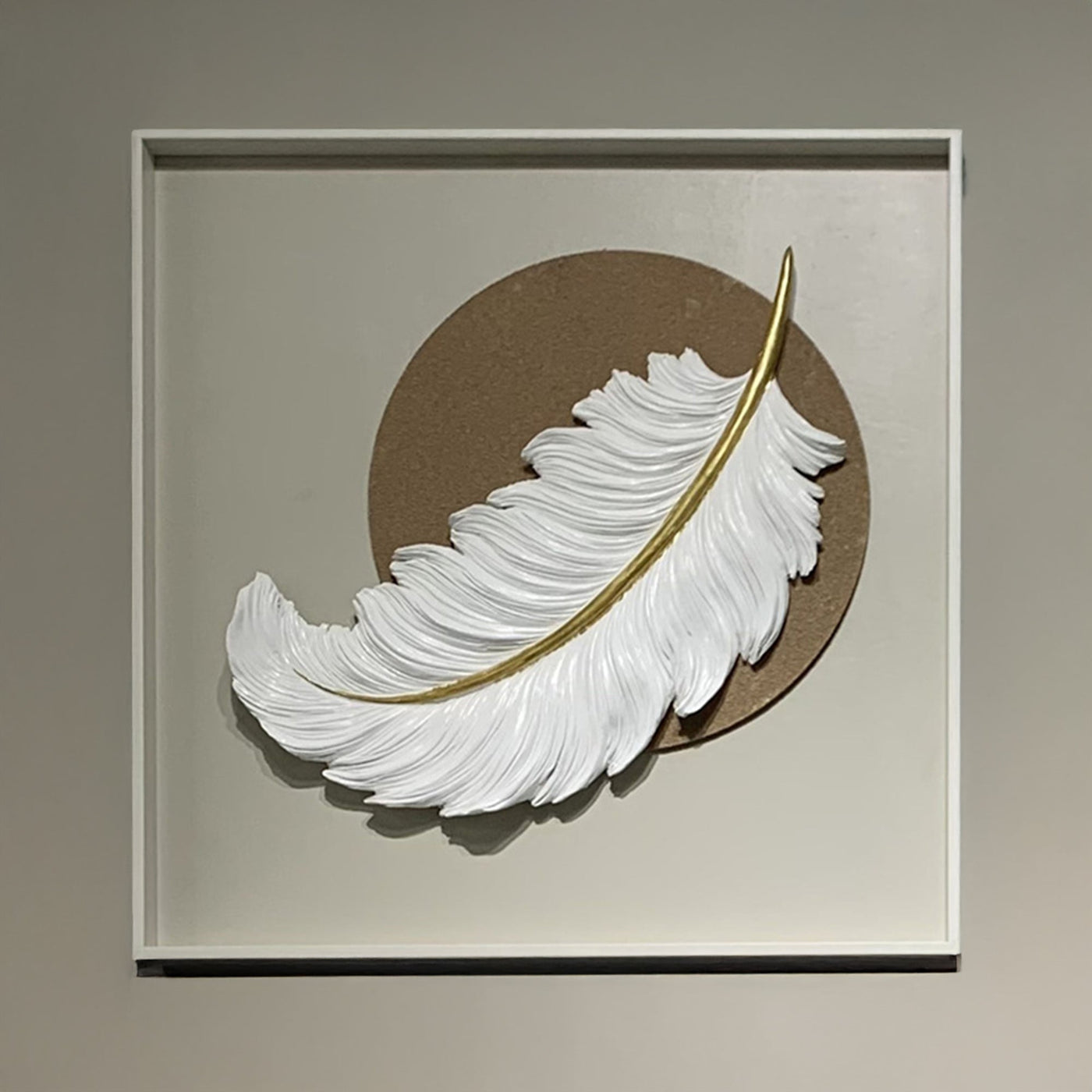 TIYA Tableau peinture à l'huile beige plume en relief cadre en aluminium - 50x50 cm - Tableaux - Mobilier Deco