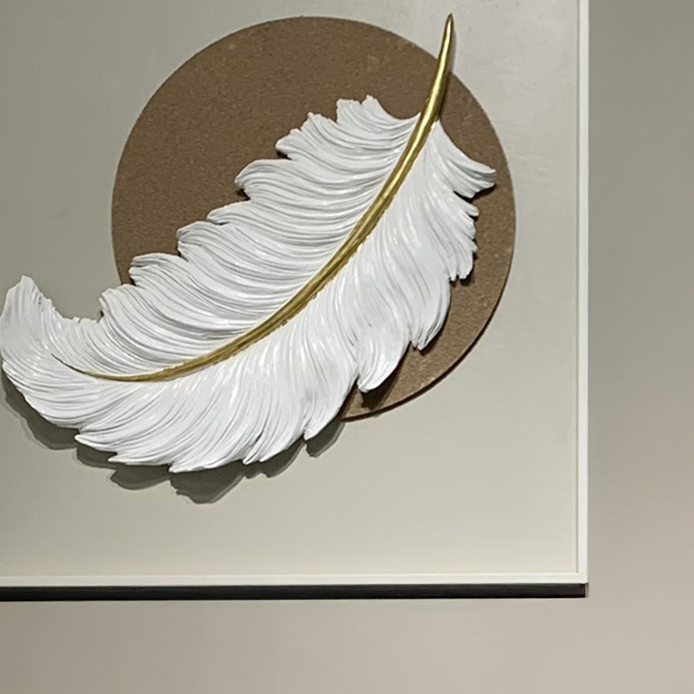 TIYA Tableau peinture à l'huile beige plume en relief cadre en aluminium - 50x50 cm - Tableaux - Mobilier Deco