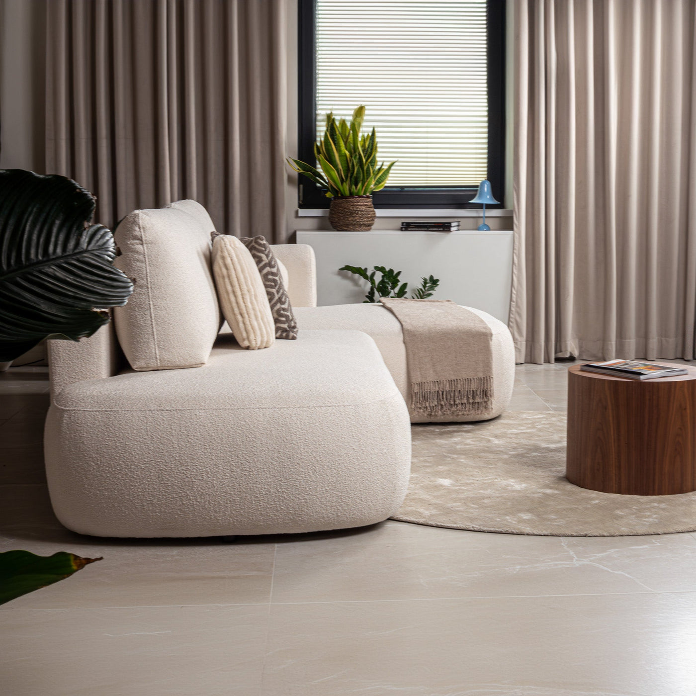 TYLAN Canapé d’angle convertible avec coffre effet peau de mouton écru - Angle droit - Canapé d'angle convertible - Mobilier Deco