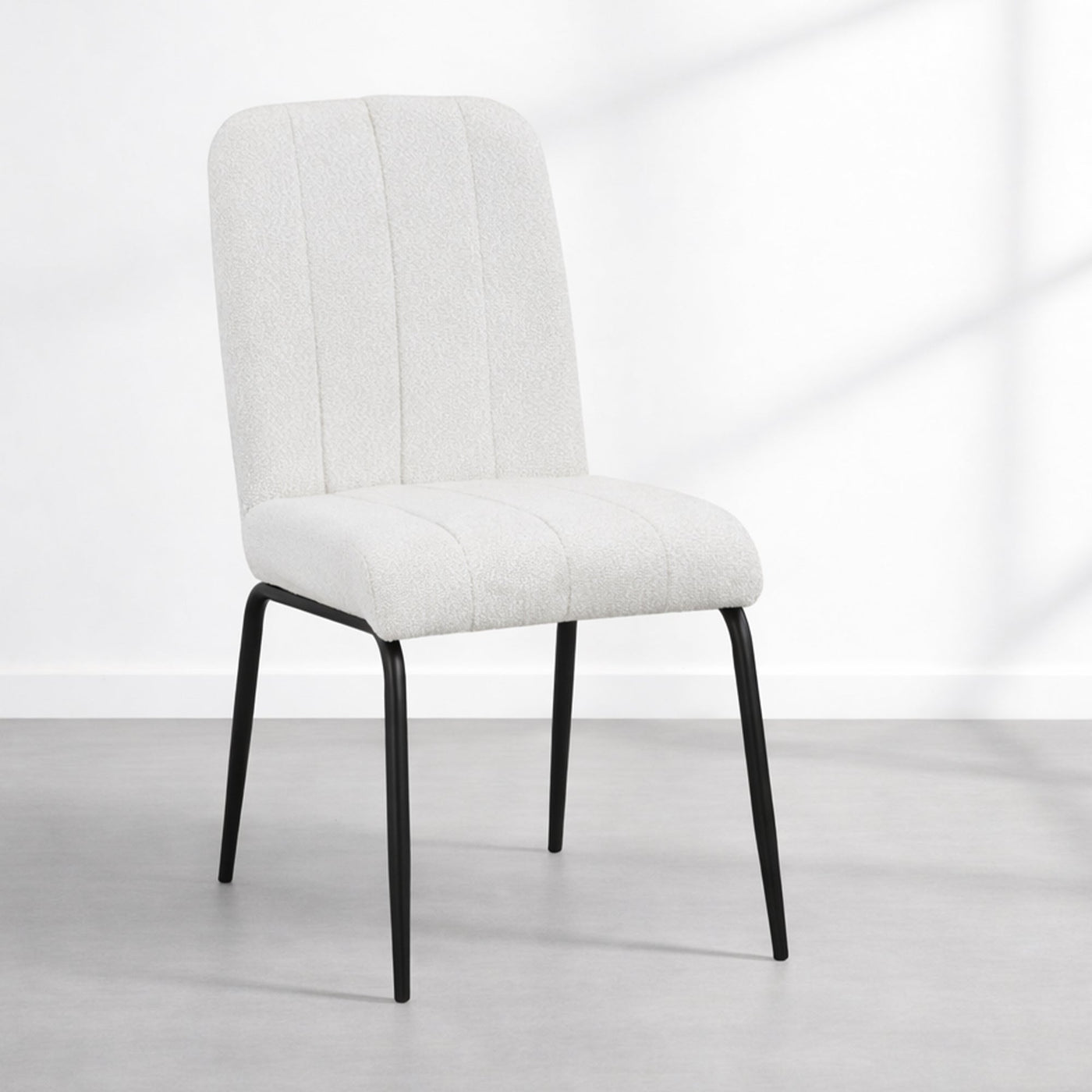 ZERA Lot de 4 chaises en tissu bouclette blanc écru pieds en métal noir - Chaise de repas - Mobilier Deco